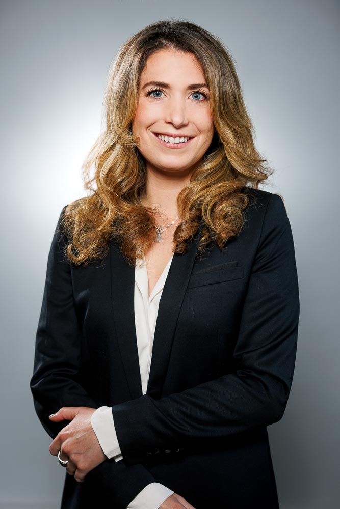 Marie capturée en plan rapproché, mettant en avant une image professionnelle actuelle