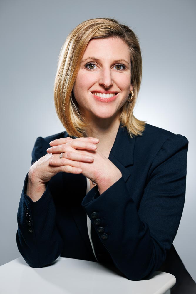 Emmanuelle capturée en portrait naturel et posé, studio photo Paris 2e arrondissement