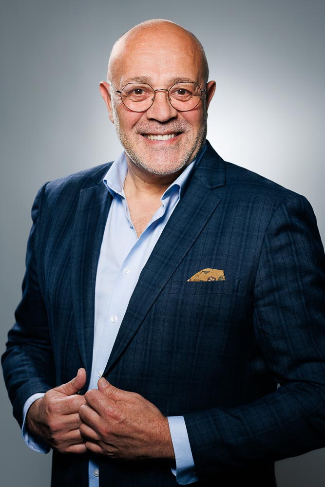 Photo portrait élégante avec posture choisie pour valoriser l’image sur LinkedIn et autres médias