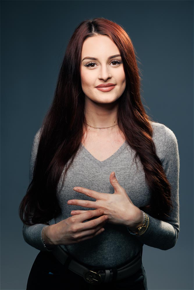 Séance photo accompagnée pour ajuster posture et expression, résultat naturel et professionnel