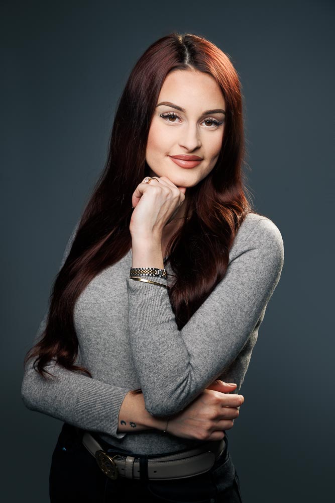 Image studio avec cadrage optimisé, illustrant une démarche professionnelle et accessible