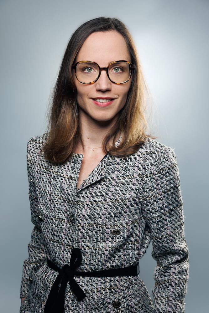 Photographe professionnel réalisant un portrait médical pour une page Doctolib dédiée aux praticiens.