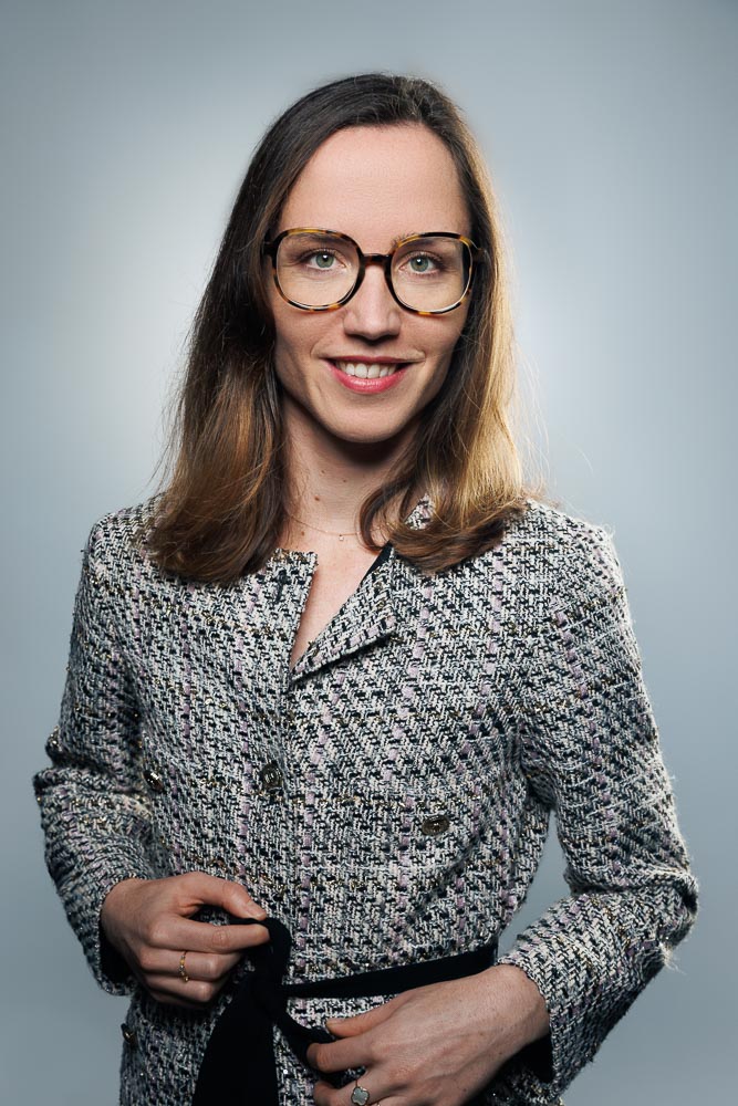 Photographe professionnel portrait médecin en cabinet pour site Doctolib ambiance authentique et chaleureuse