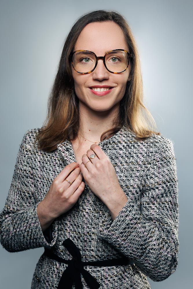 Photographe professionnel réalisant un portrait médical pour une page Doctolib dédiée aux médecins