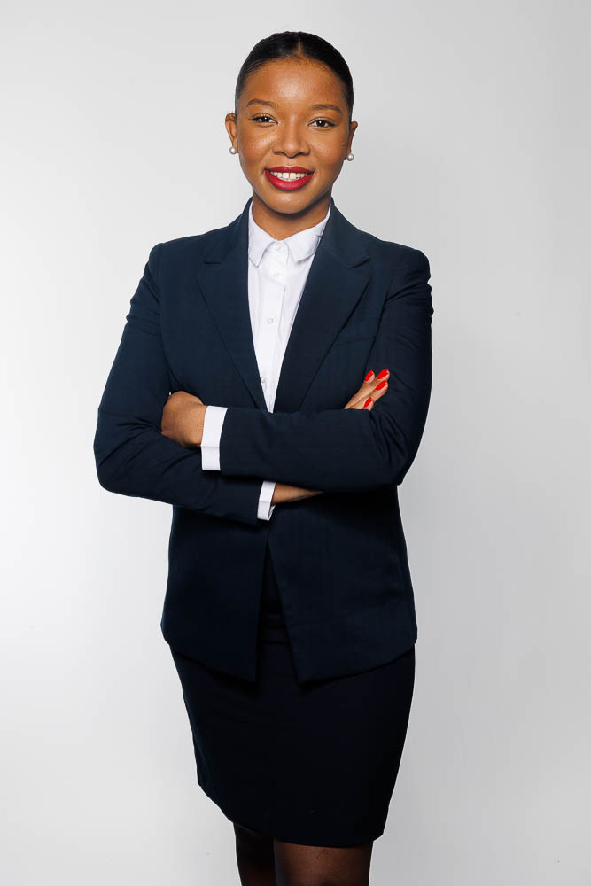 Photographie d'une professionnelle PNC mettant en avant son image sérieuse et dynamique