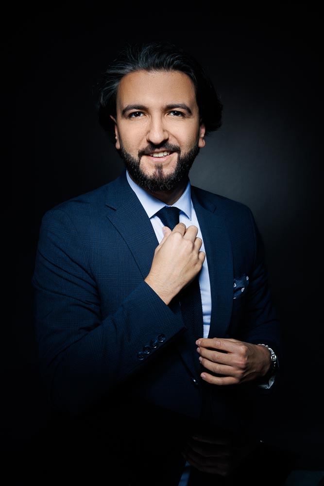 Portrait dynamique réalisé en studio pour rendre votre profil LinkedIn plus attractif